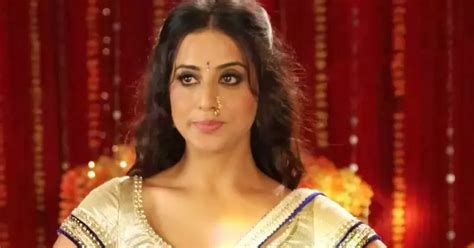 ACTRESS PICS Mahie Gill Hot Navel Show Pics Gallery