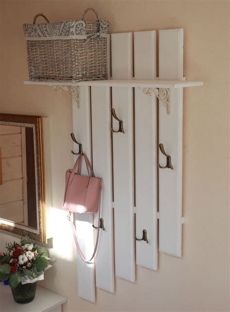 Вешалка на стену в прихожую: металлическая, деревянная и другие ...