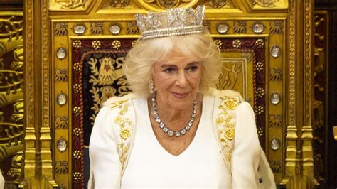 queen camillas dazzling tiara surprise  windsor castle diplomatic