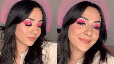 Guide To Creating An Eye Makeup Look With Viva Magenta Zee Zest