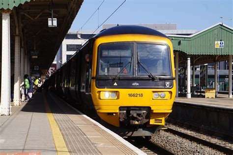 Gwr Class 166 At Cardiff Central Tony Winward Flickr