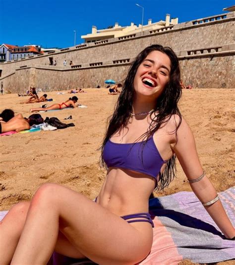 10 Hot Sexy Laura Dutra Bikini Pics