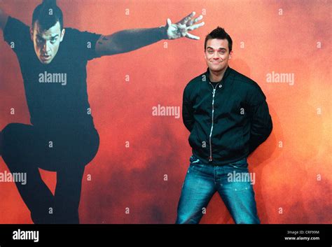 Robbie Williams In Berlin Stock Photo Alamy