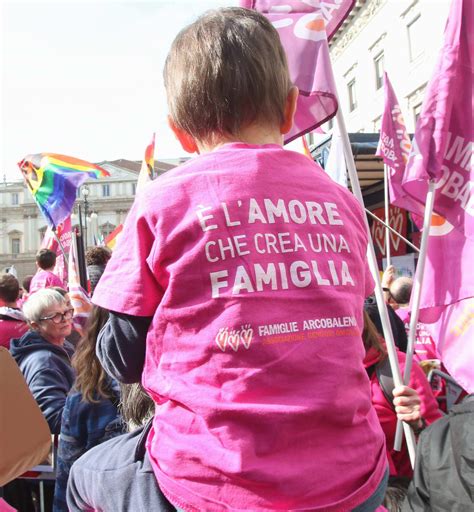 Figli Delle Coppie Gay La Citt Si Spacca