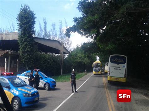 Ap S Quatro Horas De Protesto Rj Entre Campos E S O Fid Lis