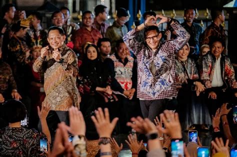 Hari Batik Nasional Sandiaga Uno Sebut Batik Sebagai Entitas Budaya