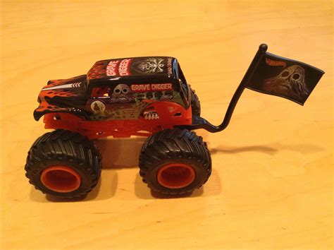 JULIAN S HOT WHEELS BLOG Grave Digger Monster Jam Truck 2017 Epic Additions New Look