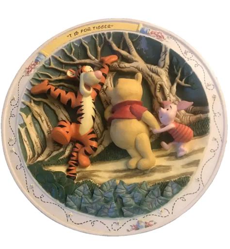 WALT DISNEYS WINNIE The Pooh And Friends Limited Edition Plate Gift