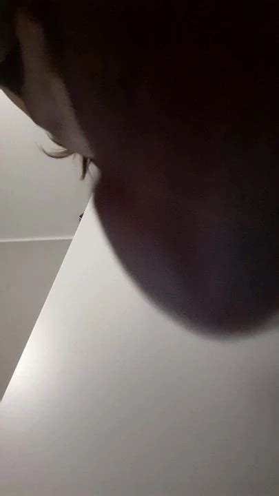 Amateur Sissy Schlampe Reitet Wand Dildo XHamster