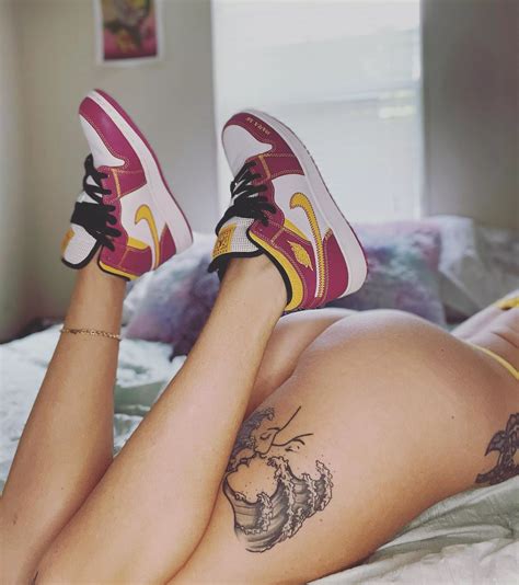 Nudes Sneakersgonewild NUDE PICS ORG