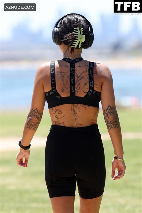 Ella Ding Sexy Seen Flaunting Her Hot Cleavage In Melbourne AZNude