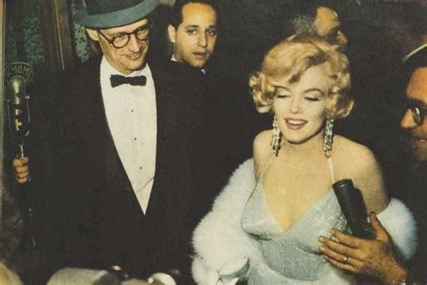 Candid Photos Of Marilyn Monroe At The Premiere Of Some Like It Hot At The Lowes Capital