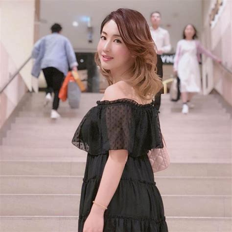 Con G I T Ph N Led Di N Bikini Khoe D Ng Nu T N