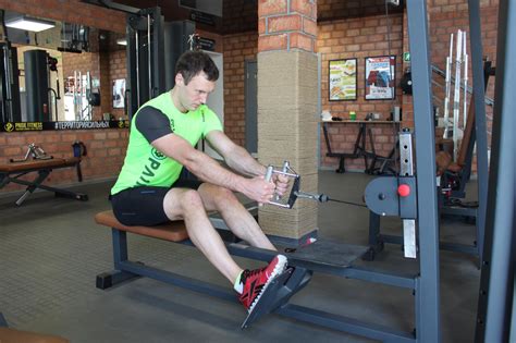 Тяга к груди в гребном тренажере — как правильно делать, видео техники ...