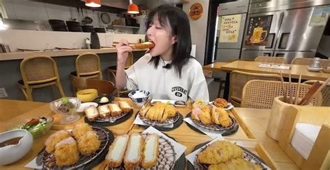 Hotgirl mukbang nhận nút kim cương khi mặt dày comeback sau tuyên bố giải nghệ Hot KOLs
