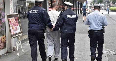 Jeder Dritte Straft Ter In Wuppertal Ist Ausl Nder R Uber Und Sex Verbrecher Sind Meist Deutsche