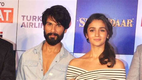 Alia Bhatt Has Really Worked Hard For That Bikini Shot Shahid Kapoor Bollywood Hungama