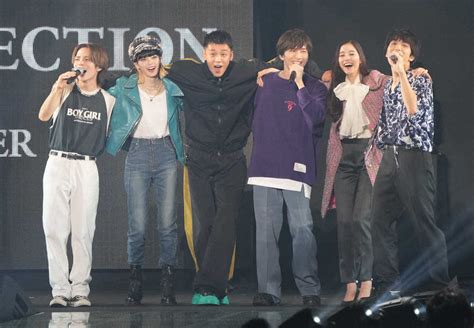 ＜第35回 マイナビ 東京ガールズコレクション 2022 Autumnwinter＞平手友梨奈（左から2人目）、竹内涼真（左から3人目