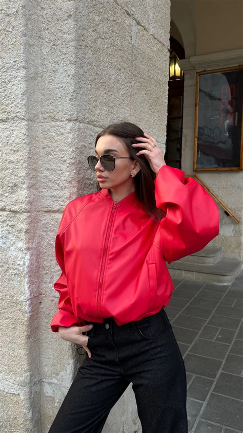 Красный бомбер з еко кожи купить