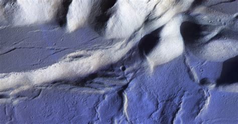 First Detection Of Frost On The Solar Systems Tallest Volcanoes On Mars