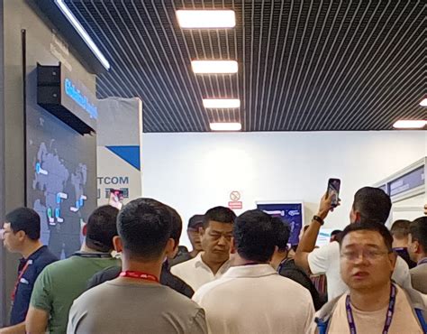 Kinetic Led Video Brings Naked Eye D Effect Behance