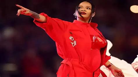 Its Confirmed Rihanna Reveals Shes Pregnant During Super Bowl