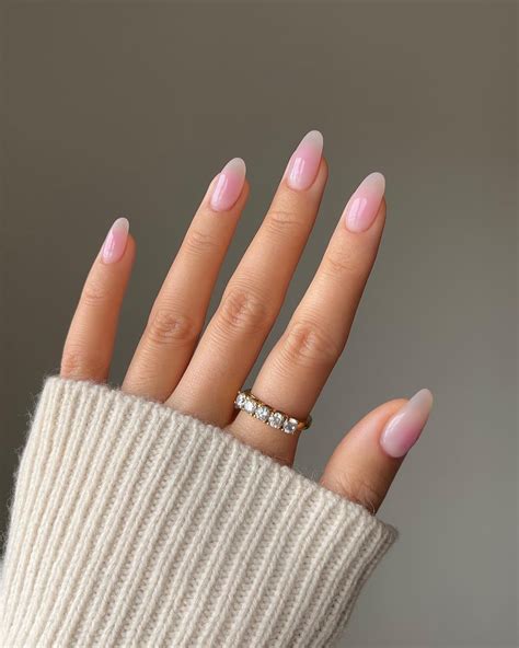 Uñas nude clásicas y elegantes ideas minimalistas para lucir una