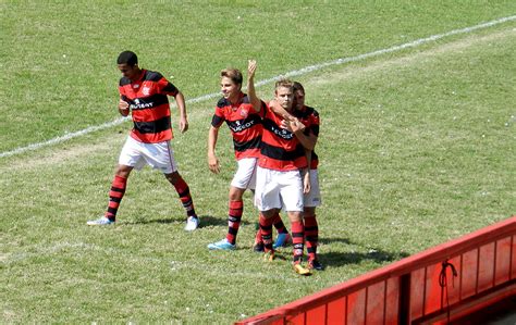 Thomás e Baggio marcam Fla bate Madureira e decidirá Taça Rio sub 20