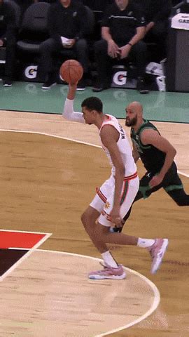 Victor Wembanyama Effortless Layup 