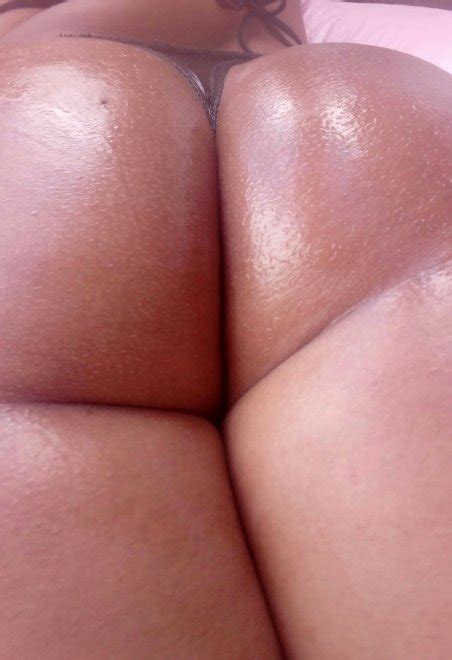 Oiled Booty Porn Pic