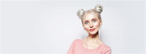 Portrait De Jolie Fille Blonde En Chemise Rose Espace Copie Banni Re Panoramique Photo Premium