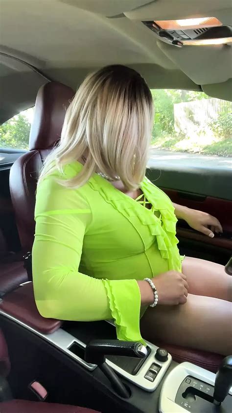 Amateur Transvestiert Kellycd Sexy Milf Genie T Den Sonnenschein Auf Den Gassen In Meinem