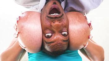 Negra BBW que chupa la gran polla negra de un extraño XVIDEOS