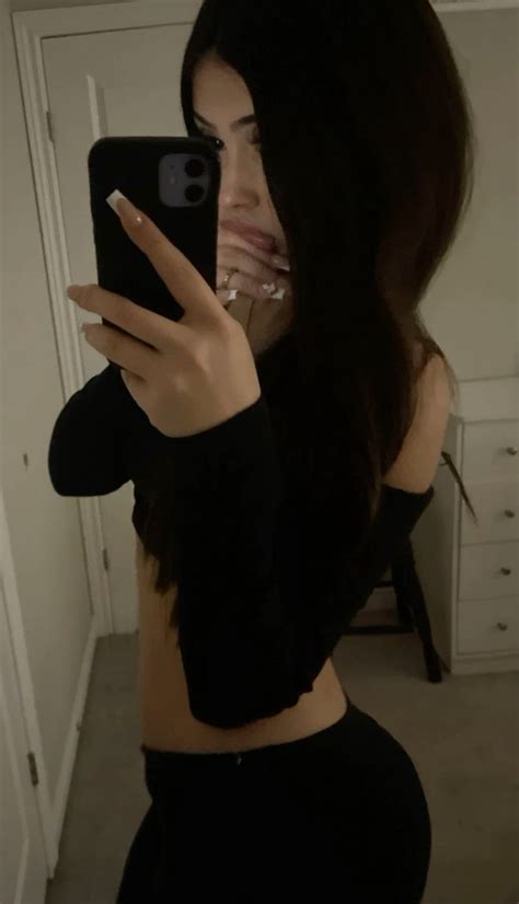 Pin By Moon On Pins By You Latina Outfits Pretty Makeup Looks Cute Poses For Pictures