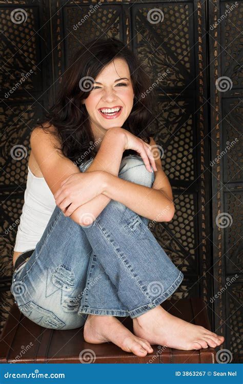 Jeune Femme De Brunette Image Stock Image Du Yeux Femelle