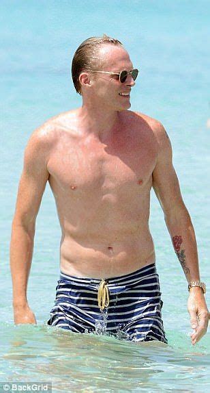 Jennifer Connelly Displays Her Age Defying Figure In Bikini Artofit