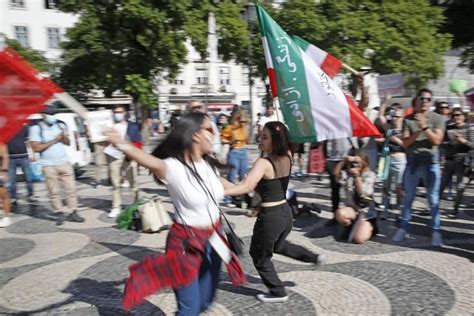 Centenas Protestam Em Lisboa Para Dar Voz A Uma Nova Revolu O No Ir O