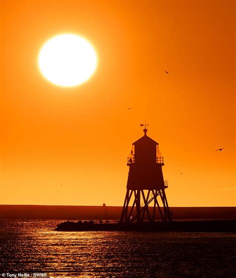 Uk Weather Storm Nelson Hits Easter Holidaymakers As Gales Blow Roof