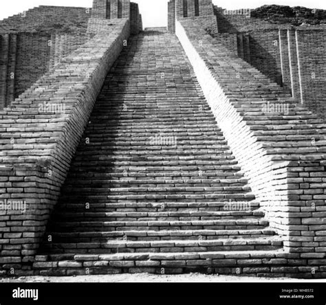 Ziggurat Of Nanna At Ur Black And White Stock Photos And Images Alamy