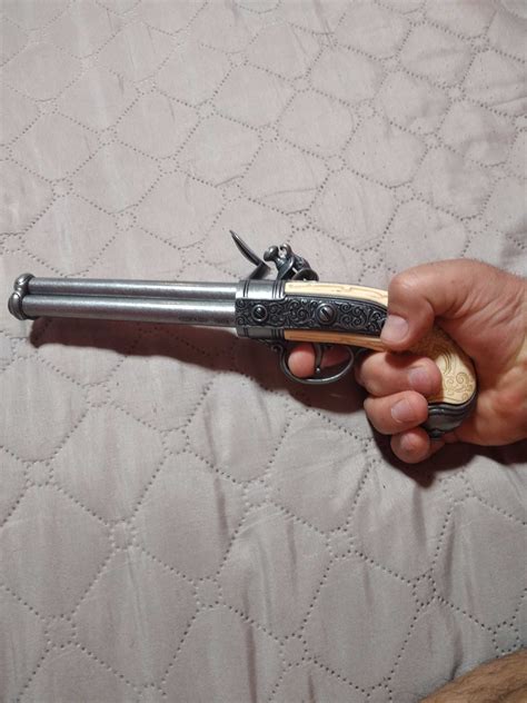 Пистолет (реплика) гр. Генерал Тошево • OLX.bg