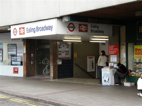 Ealing Broadway station - A Picture from Richmond to Ealing Broadway ...