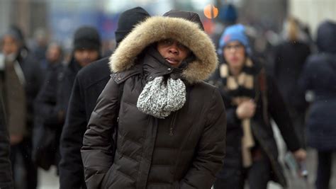 arctic blast disrupts holiday travel in us.