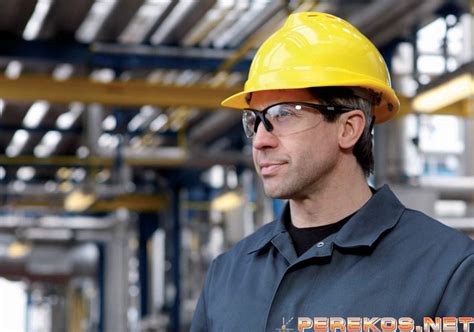 Защитные рабочие очки: необходимость применения и правила выбора