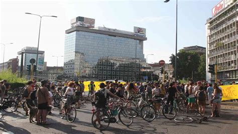 Milano Bloccata Dalle Biciclette Per Dire Basta Alla Strage Dei Ciclisti