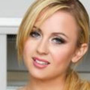 Mae Meyers Nude Xxx Pics Pornpics