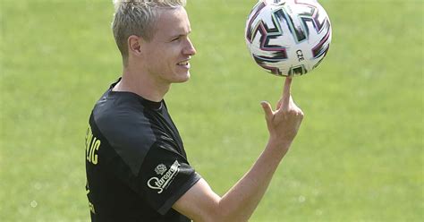 Le Ministre Des Sports Italien Critique Lostentation De Jakub Jankto Footballeur Gay