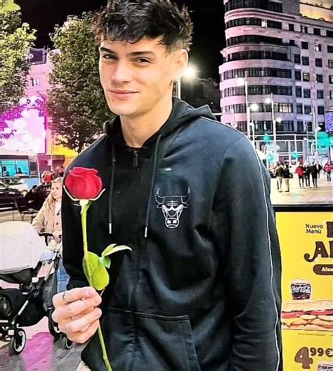 Pin Di La Ila Su I Tuoi Pin Attori Hot Attori Attori Maschili