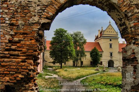 Замок в Жовкві. Замки Львівської області Замок знаходиться в центрі ...