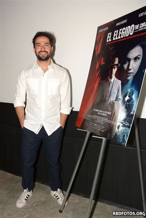 Alfonso Herrera Em Coletiva De Imprensa Do Filme The Chosen Na Cidade