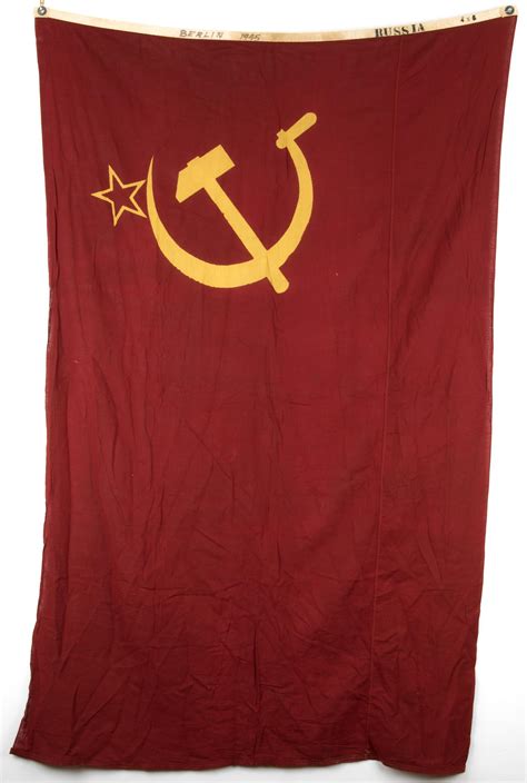 Lot - SOVIET UNION FLAG, CLAIMED TO BE FLOWN IN BERLIN AT WAR'S END
